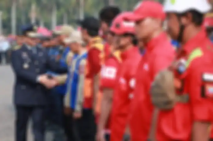 Gubernur DKI Jakarta Anies Baswedan, melepas petugas gabungan menjadi satgas penanganan kebakaran hutan dan lahan (kahutla) di Lapangan Monas, Jakarta Pusat, Selasa (17/9/2019). Pemprov DKI Jakarta melepas sebanyak 65 petugas Karhutla ke Riau untuk membantu penanganan kebakaran hutan dan lahan. Wart