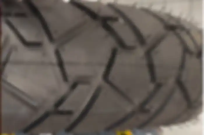Ban dual purpose Pirelli