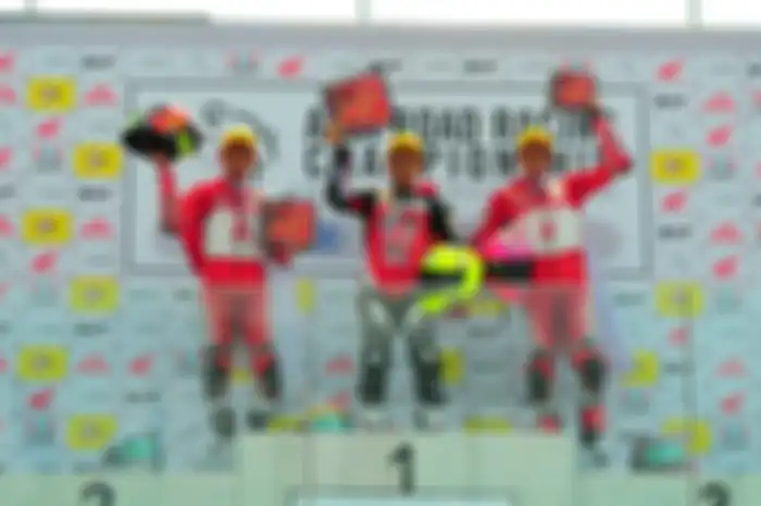 Pembalap Astra Honda Racing Team (AHRT), Awhin Sanjaya (kiri) dan Irfan Ardiansyah (kanan) siap incar klasemen puncak di ARRC AP250 Malaysia akhir pekan ini