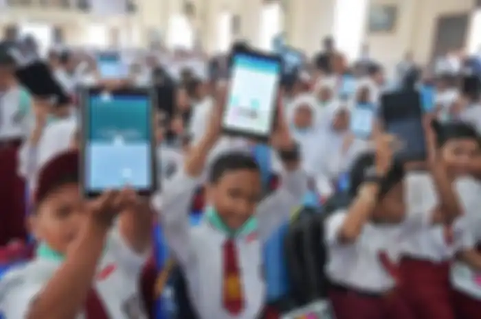 Para siswa penerima tablet dalam program digitalisasi sekolah dari Kominfo