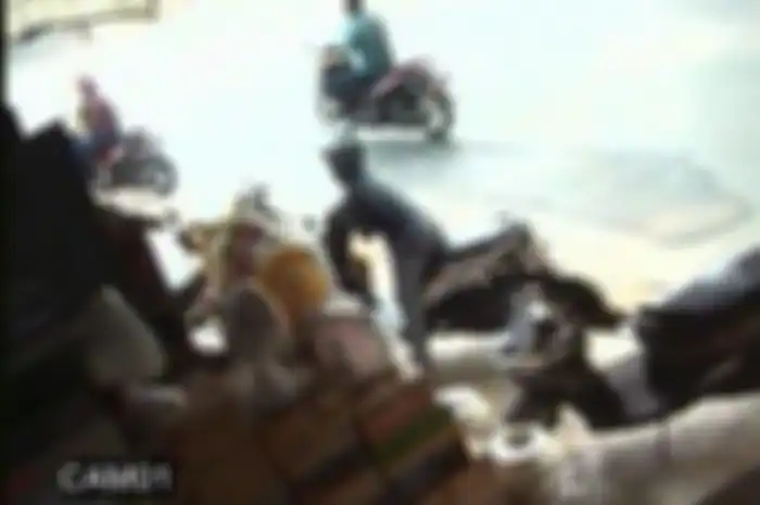Aksi pencurian motor yang dilakukan siswa SMA terekam CCTV di Tigaraksa, Tangerang