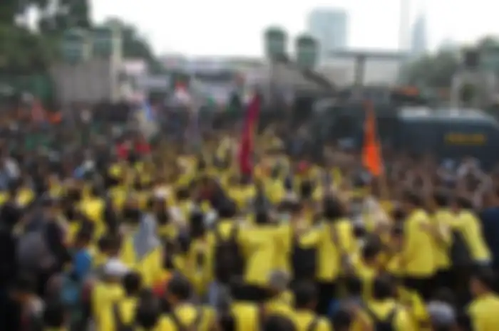 Ribuan Mahasiswa melakukan aksi demo di Depan Gedung DPR/MPR, Jalan Gatot Subroto, Senayan, Jakarta Pusat, Senin (23/9/2019). Mereka menolak pengesahan RKUHP.