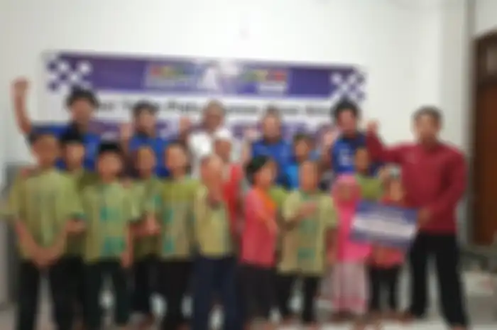 Tim Yamaha Racing Indonesia dan Media 1 donasikan hadiah balap ketahanan kepada anak yatim piatu