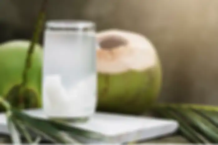Manfaat air kelapa untuk rambut
