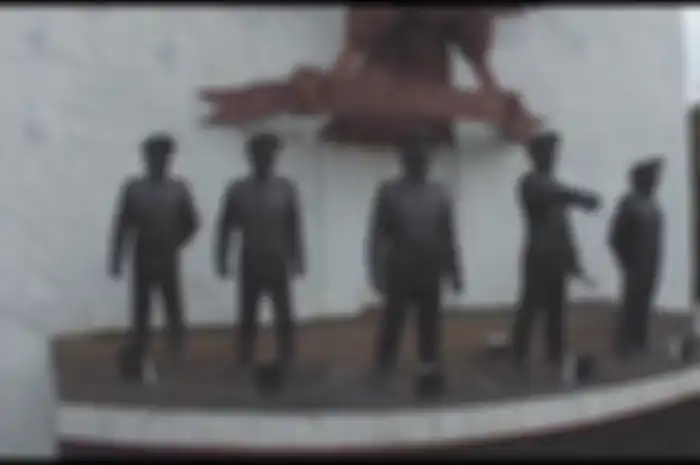 Monumen Pancasila Sakti di Lubang Buaya, untuk mengenang para pahlawan Revolusi G30S PKI.