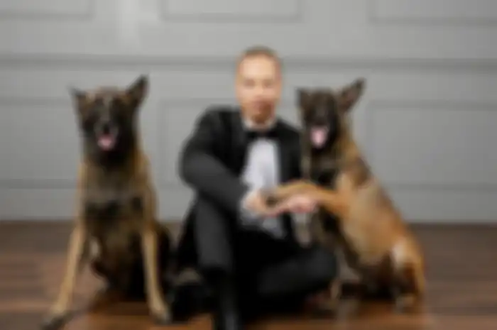 Bima Aryo dan anjing peliharaannya