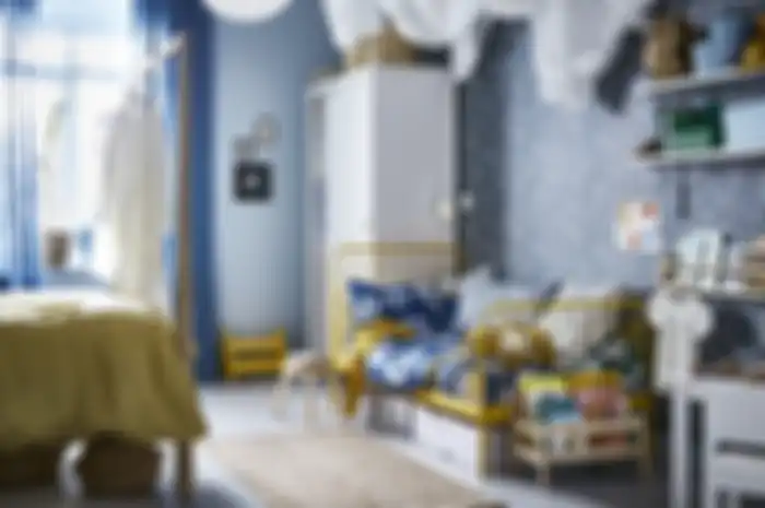 Berbagi ruang dalam satu kamar dengan si kecil yang masih belia bisa tetap nyaman. 