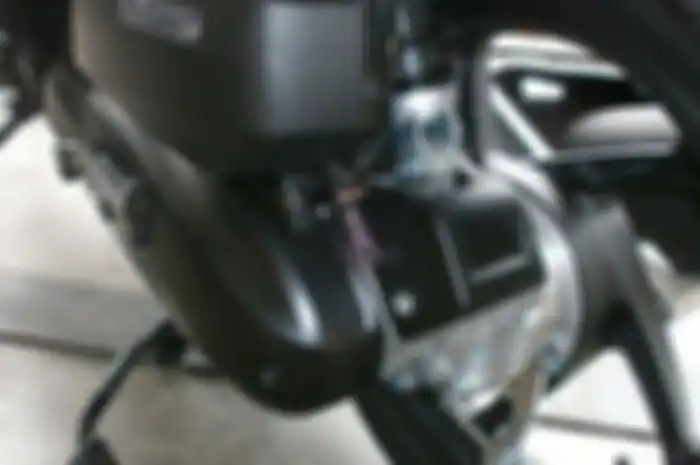 Letak wheel speed sensor di dalam kotak hitam dekat sokbreker