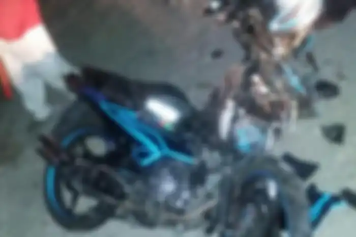 Yamaha Jupiter MX ringsek tabrak truk di Ngawi pada Senin (30/9/2019).