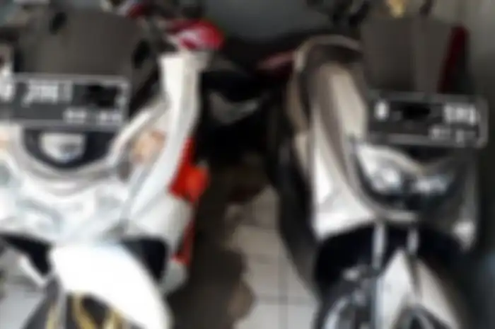 Yamaha NMAX seken (kanan).
