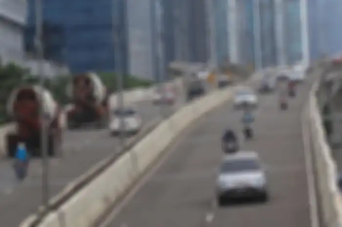 Ilustrasi. JLNT Casablanca sering digunakan pengendara motor untuk balapan liar, Polisi ancam bakal lakukan tilang manual.