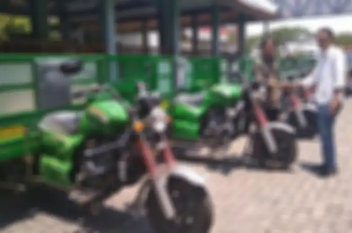 Menurut politisi PDIP ini, bantuan motor bak sampah merupakan stimulan agar masyarakat lebih terlibat aktif dalam urusan lingkungan hidup.