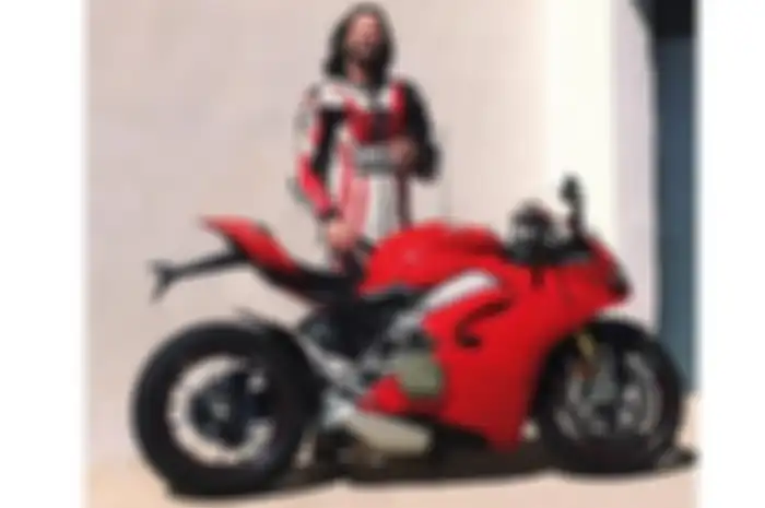 Keanu Reeves jajal Ducati Panigale V4S 2020