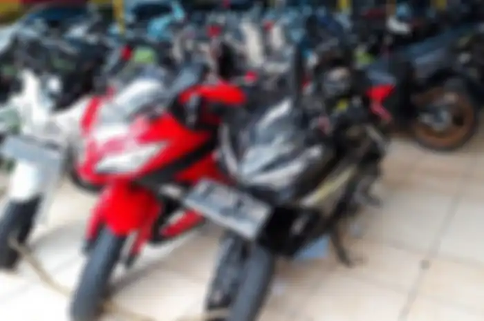 Dealer motor bekas.