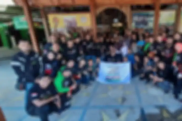 Perayaan ulang tahun ke-6 KZOI, acaranya lengkap banget. Salah satunya berbagi dengan anak yatim piatu