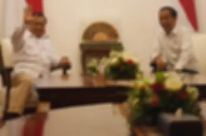 Presiden Joko Widodo (kanan) melakukan pertemuan dengan Ketua Umum Partai Gerindra Prabowo Subianto (kiri) di Istana Merdeka, Jakarta, Jumat (11/10/2019).