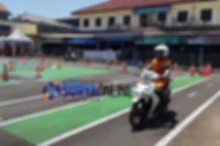 Suasana uji praktik SIM di Satpas Polresta Sidoarjo