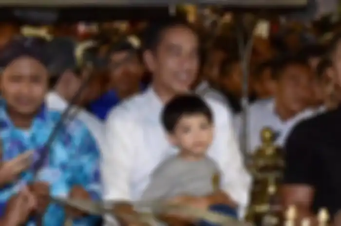 Jan Ethes bakal jadi orang besar di 47 tahun yang akan datang. Seorang ahli fengshui meramal masa depan cucu Jokowi, aminkan doa Ahok?