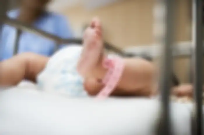 Mendengar pengakuan tersebut, Desy kemudian menuju kos adiknya untuk mengambil bayi tersebut, namun begini kondisi bayinya.