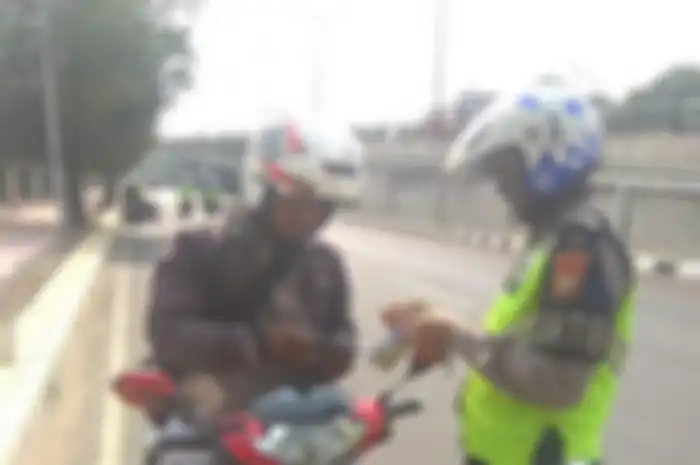 Polisi akan menggunakan kamera portabel yang terhubung dengan internet, berapa lama baterainya bertahan?