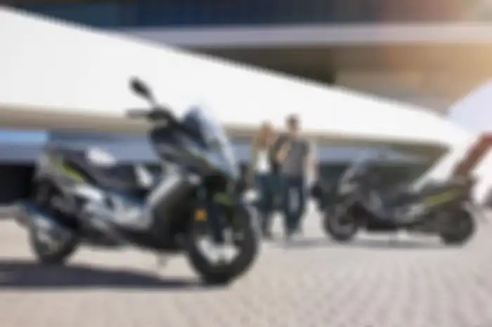 Kawasaki J125 dan J300 merupakan skutik premium berukuran besar