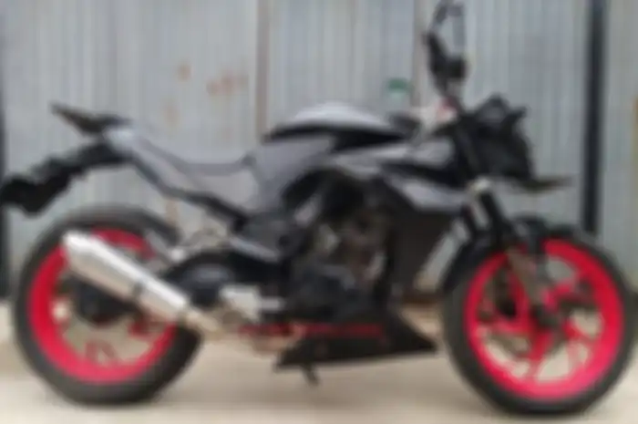 Honda GL Pro bergaya Streetfighter.