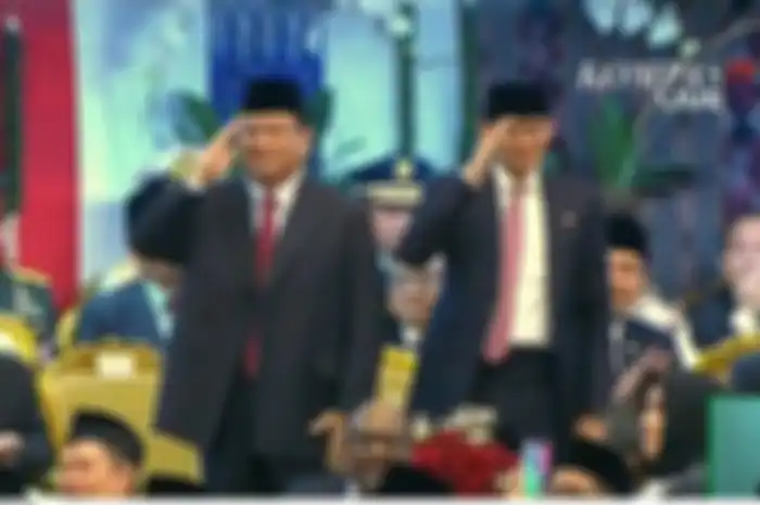 Calon presiden dan wakil presiden pada pilpres 2019, Prabowo Subianto dan Sandiaga Uno kompak memberikan salam hormat