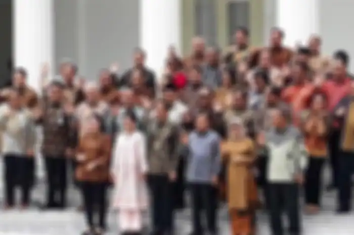Ragam Moment Foto Bersama terakhir Jokowi dengan para kabinet kerja,Jumat (18/10/2019) di halaman Istana Merdeka sebelum Jokowi dilantik menjadi presiden terpilih didampingi wapres Maruf Amin, Minggu (20/10/2019).