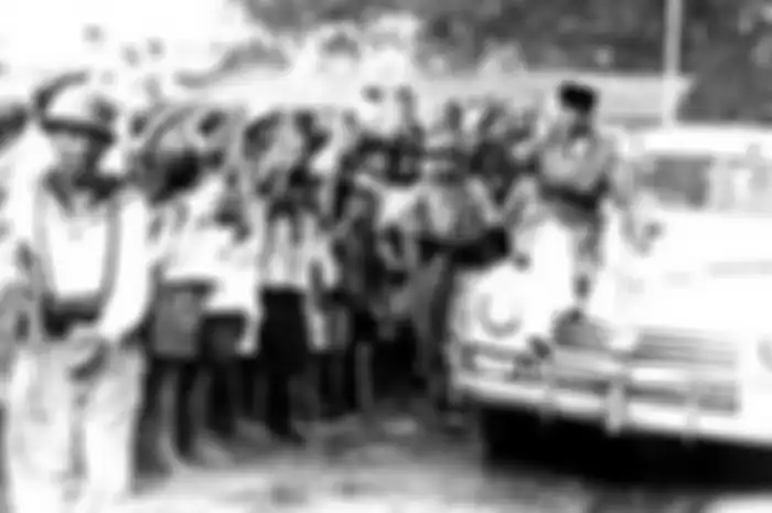 Sudiro bersama beberapa orang loyalis Soekarno lainnya berhasil menemukan keberadaan mobil dalam garasi.