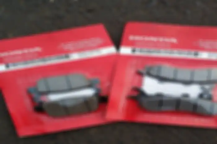 Kampas rem depan (kanan) dan belakang (kiri) Honda PCX 150 bisa dipakai di Honda ADV150.