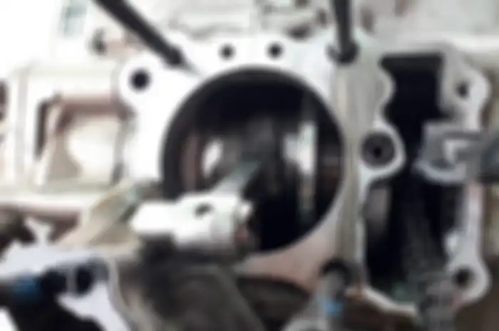 Piston pecah yang tersisa hanya pen sehernya