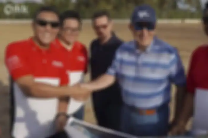 Carmelo Ezepeleta, CEO Dorna Sports kembali meninjau lokasi pembangunan sirkuit MotoGP Indonesia di Mandalika bersama Abdulbar M. Mansoer direktur utama ITDC