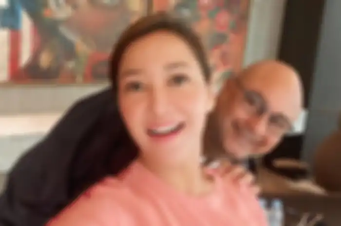 Maia Estianty akhirnya mengunggah video akad nikahnya dengan Irwan Mussry yang setahun belakangan ini disimpan rapat.