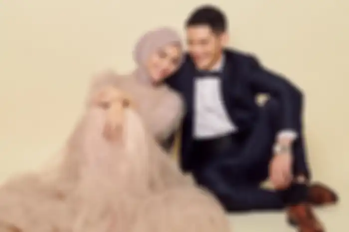 Melihat deretan penampilan anggun Citra Kirana dalam potret prewedding kenakan gaun pengantin muslim serba putih