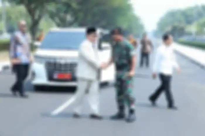 Mobil Toyota Alphard milik Prabowo Subianto digunakan saat Kunjungan Kerja di Mabes TNI