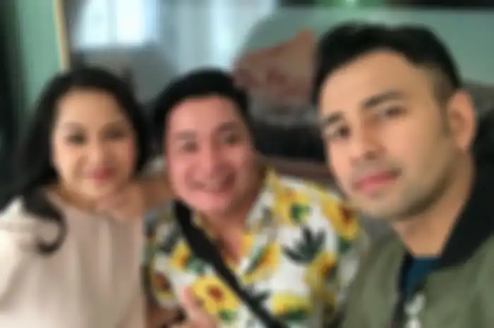 Merry urung menikah dengan gadis yang dijodohkan ibunya. Padahal, ia sudah rela berhenti jadi asisten Raffi Ahmad.