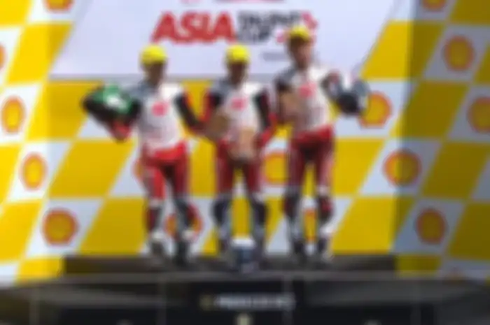 Pembalap Indonesia Adenta Putra (kanan) finis ke-3 di ATC Malaysia 2019.