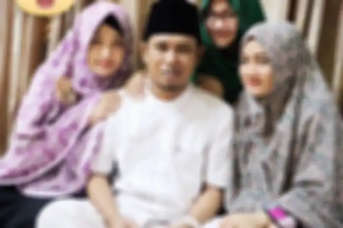 Meski terlihat menikmati kehidupan manisnya dimadu, istri-istri Lora Fadil ungkapkan kekhawatiran terhadap suaminya
