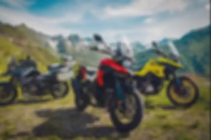Suzuki V-Strom 1050 2020 keluar dengan tiga varian tipe, yaitu standar, XT, dan XT Adventure.