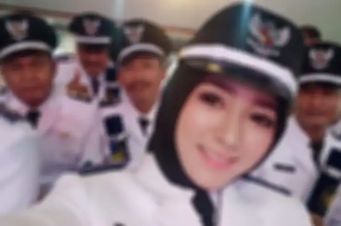 Pedangdut Angeli Emitasari menjadi salah satu kepala desa di Lamongan, Jawa Timur