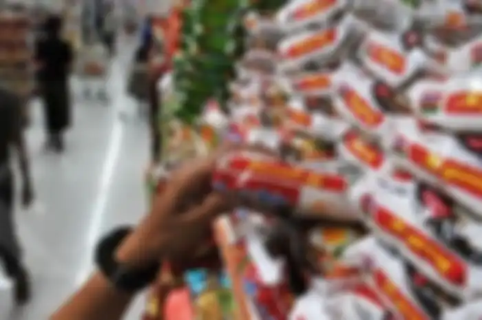 Ilustrasi Indomie di supermarket