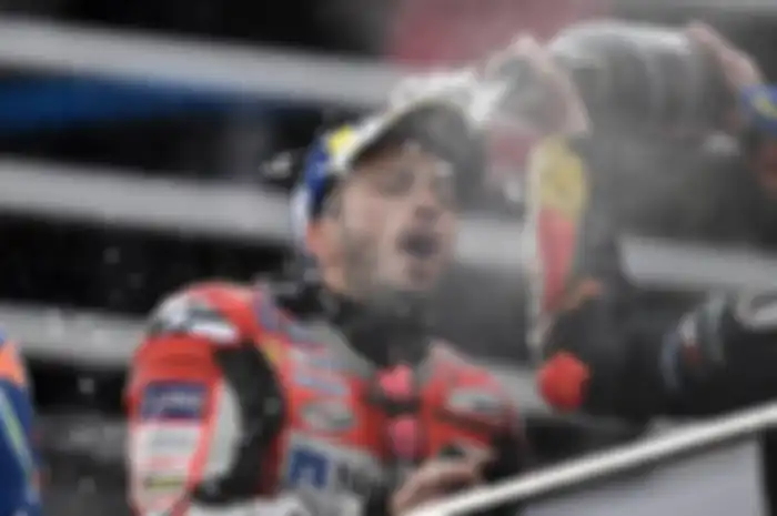 Andrea Dovizioso merayakan kemenangan di MotoGP Valencia 2018 sekaligus selamatkan pamor pembalap Italia terakhir kalinya menang di 2005 silam