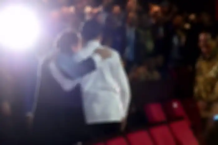 Jokowi berpelukan dengan Surya Paloh (11/11/2019)
