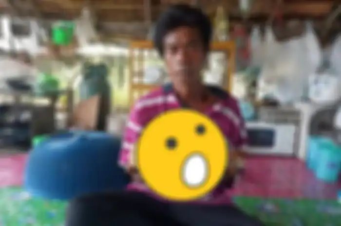Semenjak itulah dia memutuskan untuk menjadi pemulung, sehari-hari dia memungut sampah di pinggiran pantai.