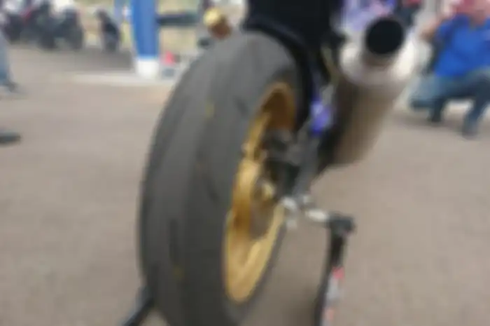 IRC RMC830 ban balap radial.