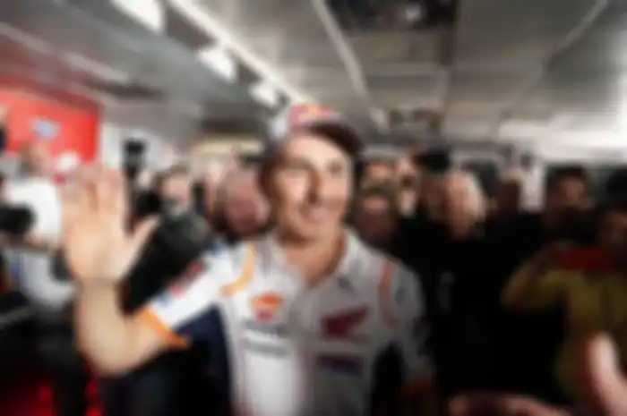 Jorge Lorenzo mengejutkan jagat MotoGP dengan memutuskan pensiun di musim ini. Dua pembalap seangkatan yang duluan pensiun, Casey Stoner dan Dani Pedrosa, beri dukungan