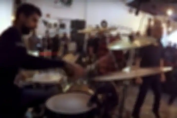 Creative Waste saat tampil Bohemian Art Cafe pada 25/10/19 yang merupakan gig metal resmi pertama di Arab Saudi