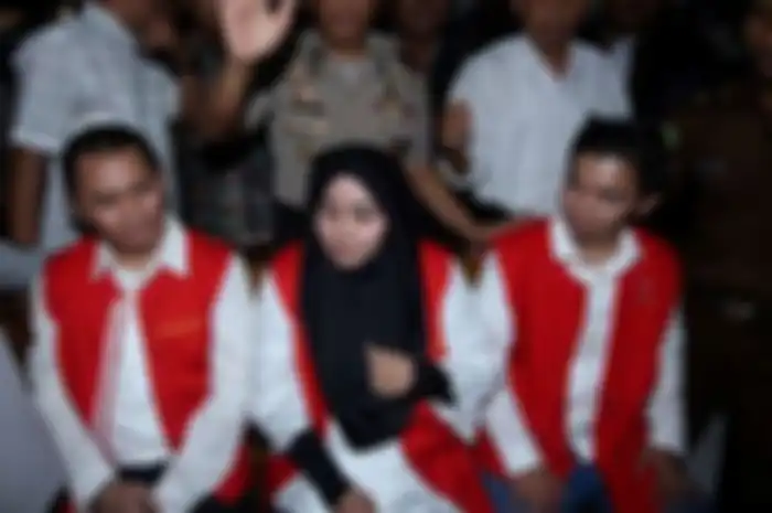 Terdakwa penipuan First Travel, dari kiri ke kanan: Andika Surachman, Anniesa Hasibuan, dan Kiki