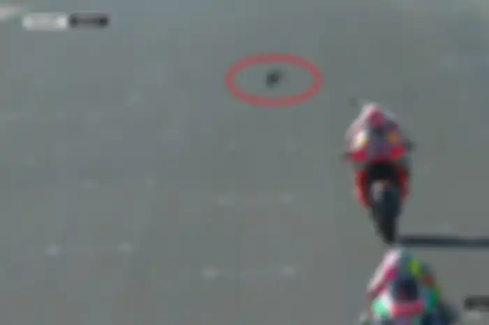 Winglet Honda RC213V Marc Marquez terlepas setelah senggolan dengan Karel Abraham