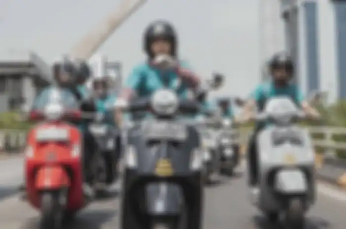 Suasana riding Vespa GTS Super Tech 300 Dealer Open Day Jakarta